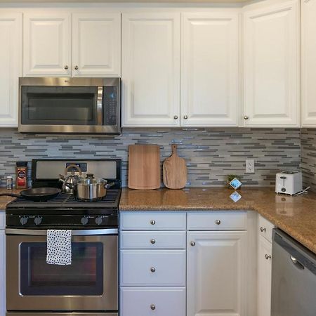 Amazing 2 Bedroom 7 Min From Disneyland W Free Parking 애너하임 외부 사진