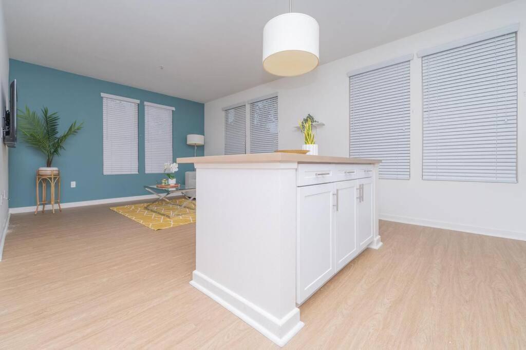 Amazing 2 Bedroom 7 Min From Disneyland W Free Parking 애너하임 외부 사진