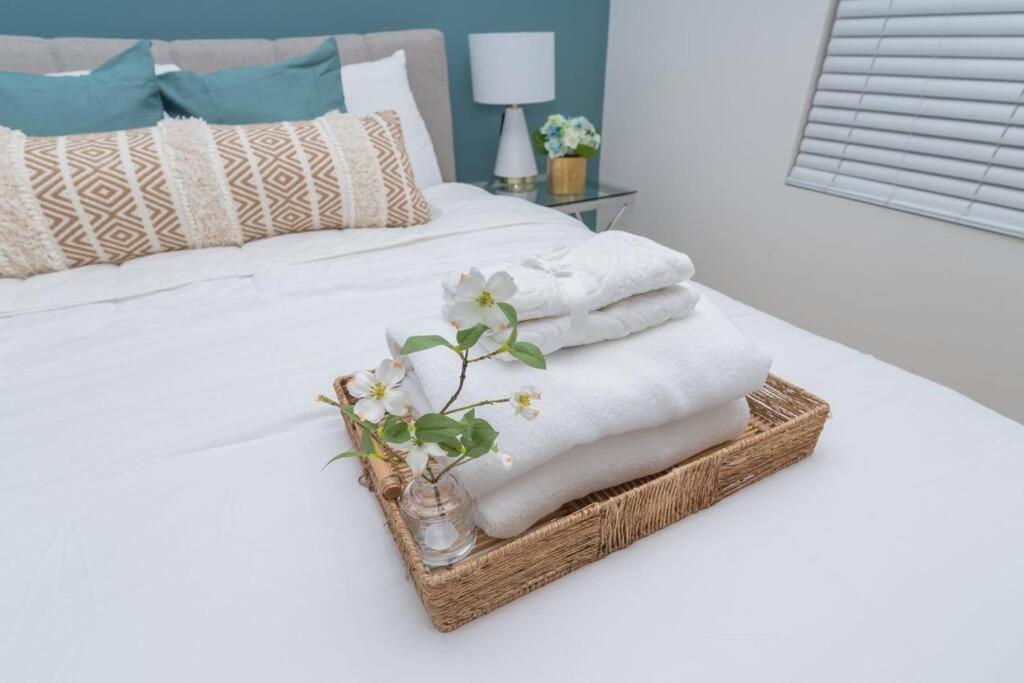 Amazing 2 Bedroom 7 Min From Disneyland W Free Parking 애너하임 외부 사진