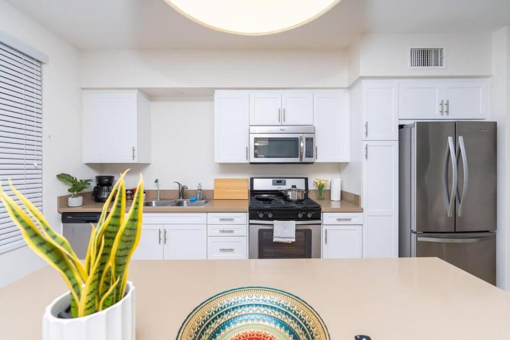 Amazing 2 Bedroom 7 Min From Disneyland W Free Parking 애너하임 외부 사진
