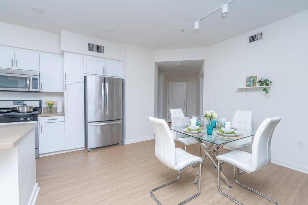 Amazing 2 Bedroom 7 Min From Disneyland W Free Parking 애너하임 외부 사진