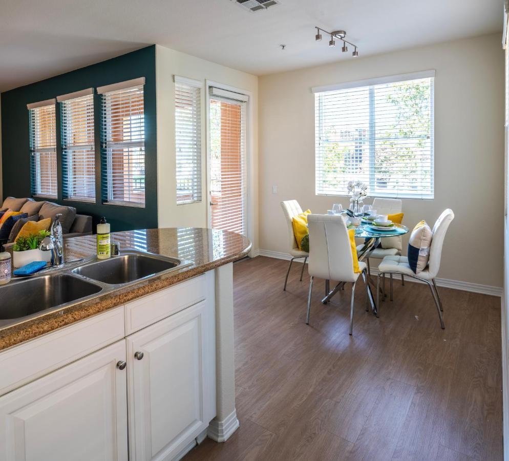 Amazing 2 Bedroom 7 Min From Disneyland W Free Parking 애너하임 외부 사진